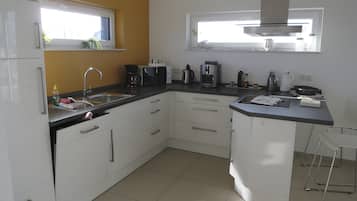 KĂŒhlschrank, Mikrowelle, Ofen, Herdplatte