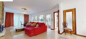 TV - Luxury Villa Aroeira (Setúbal)