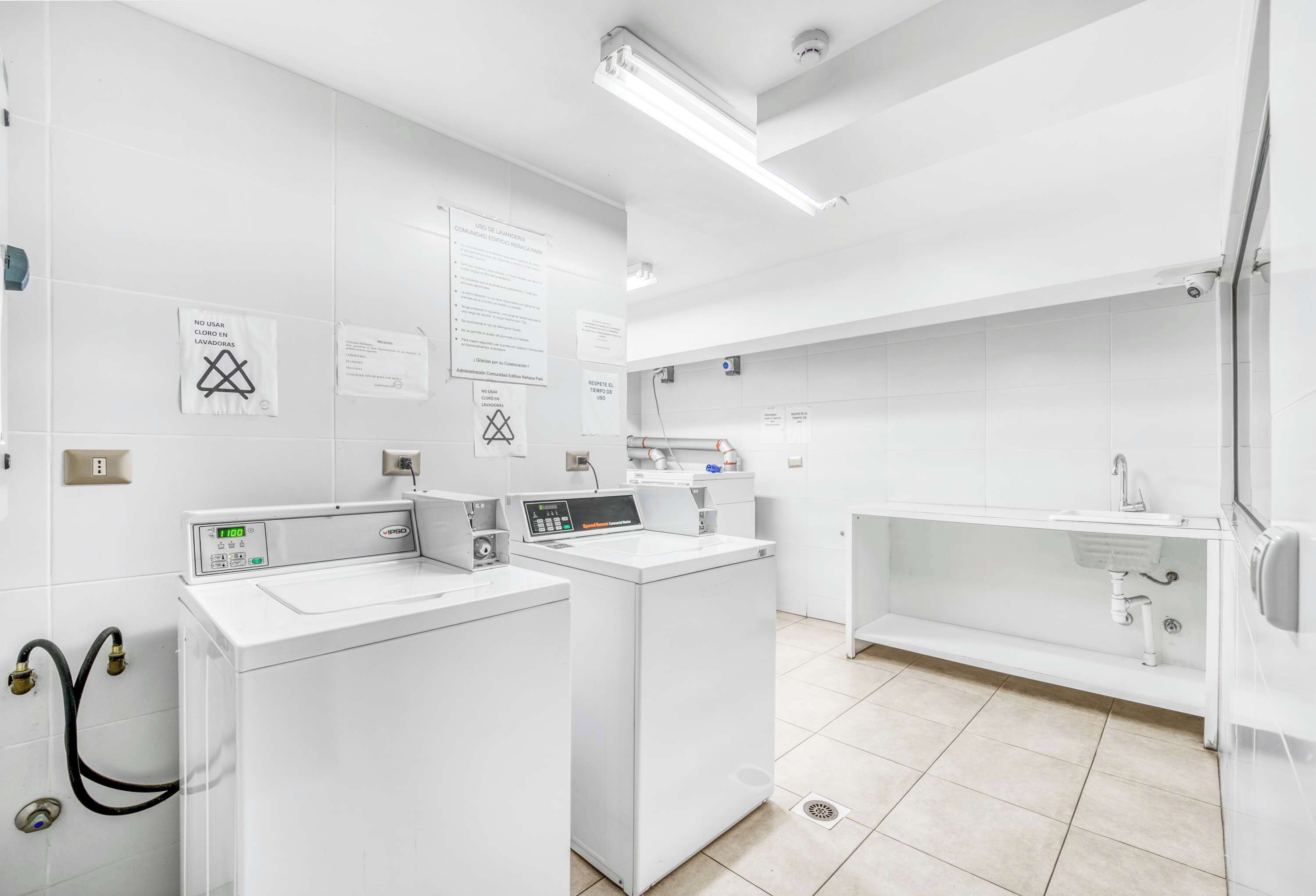 المنشأة من الداخل