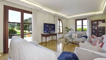 Fernseher, DVD-Player, Stereoanlage