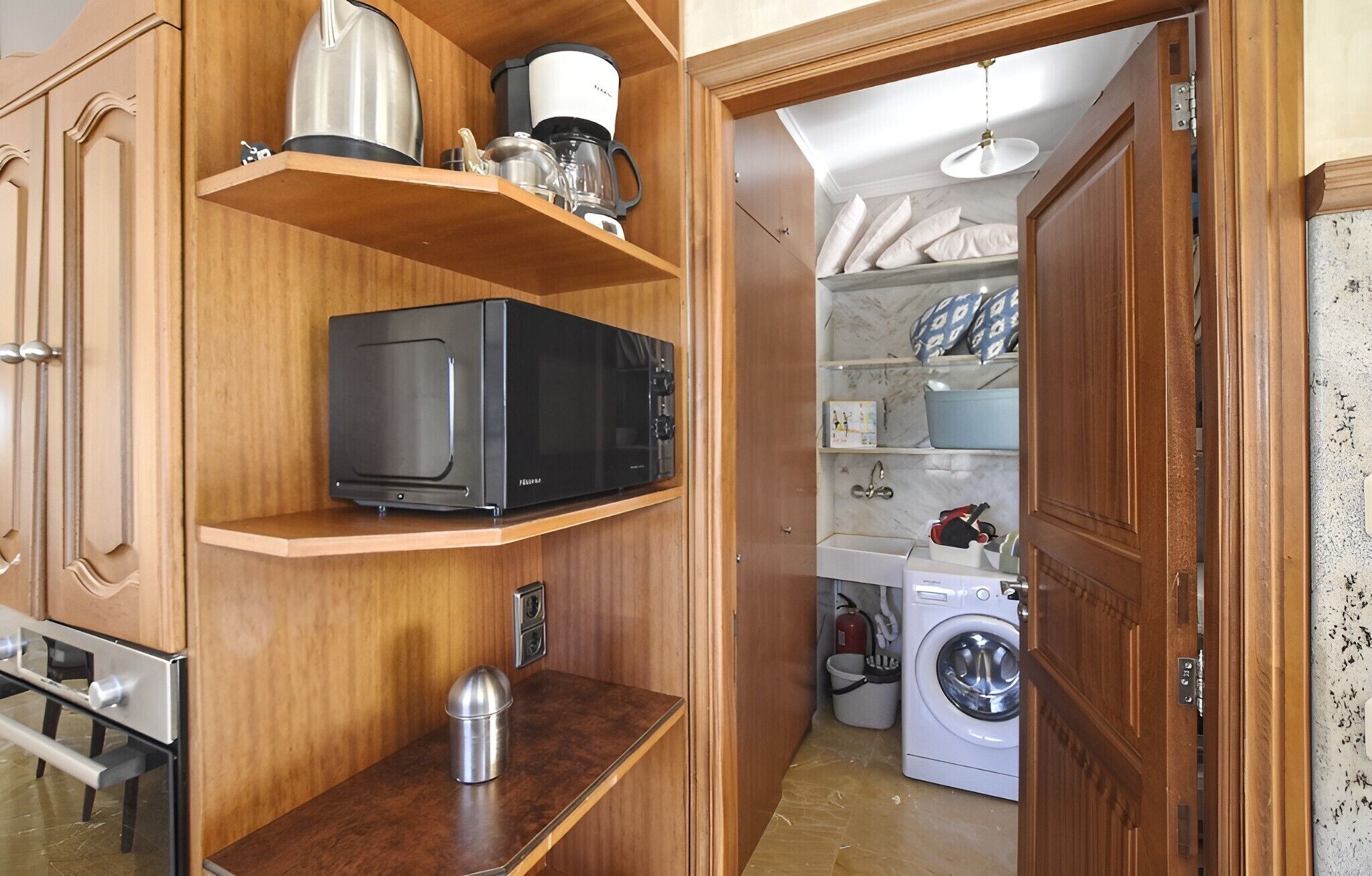 Geladeira, micro-ondas, fogão, cooktop