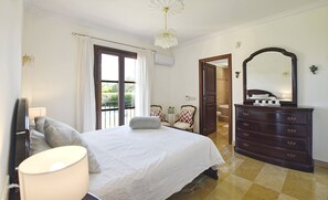 4 bedrooms, iron/ironing board, WiFi, bed sheets - Enjoy the Tranquility and Charm of Mallorca’s Countryside (Illes Balears)
