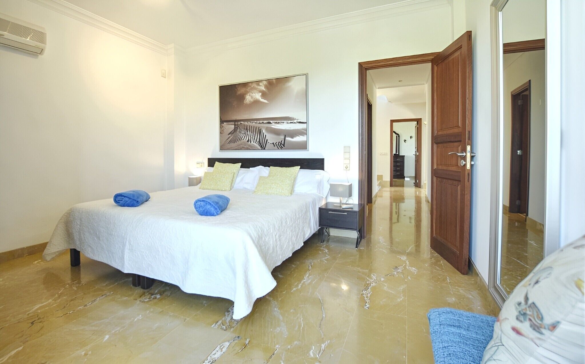 4 quartos, ferros/tábuas de passar roupa, Wi-Fi, roupa de cama