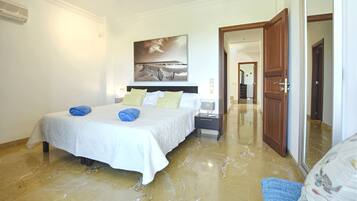 4 quartos, ferros/tábuas de passar roupa, Wi-Fi, roupa de cama