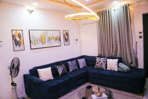 Unclassified image, 3 of 15, button - Quaint 2-bedroom apartment with AC in vibrant Ibadan (Ibadan)