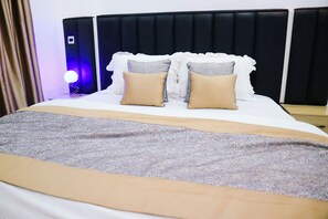 2 bedrooms, iron/ironing board, Internet - Quaint 2-bedroom apartment with AC in vibrant Ibadan (Ibadan)