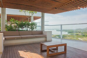 Terrace/patio - Luxury Ocean View Apartment (La Boquilla)