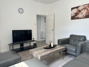 Unclassified image, 3 of 20, button - Fantastic 4-bedroom apartment with AC in charming Bolton (Bolton)