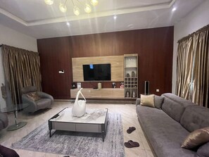 Unclassified image, 2 of 8, button