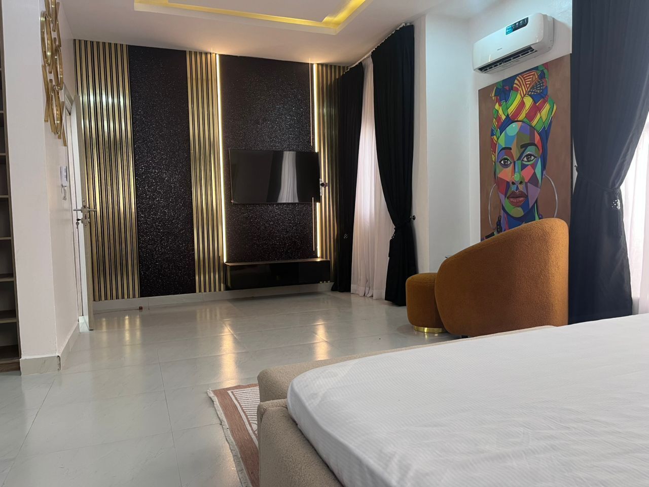 4 habitaciones, tabla de planchar con plancha, wifi y ropa de cama 