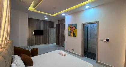 4-bedroom Seaview Apartment Ikoyi, private chef and Janitor