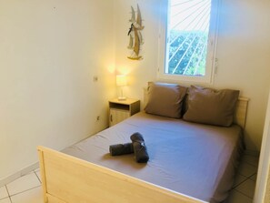 2 dormitoris, planxa i posts de planxar, wifi i roba de llit 