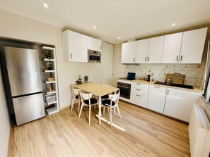 Refrigerador, microondas, horno, lavavajillas