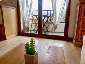 Unclassified image, 3 of 31, button - "Alba" Upper district, Air-conditioning, Sea view. (Sète)