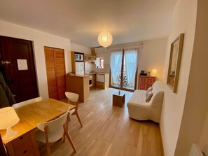 Unclassified image, 5 of 31, button - "Alba" Upper district, Air-conditioning, Sea view. (Sète)