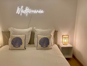 Unclassified image, 4 of 31, button - "Alba" Upper district, Air-conditioning, Sea view. (Sète)