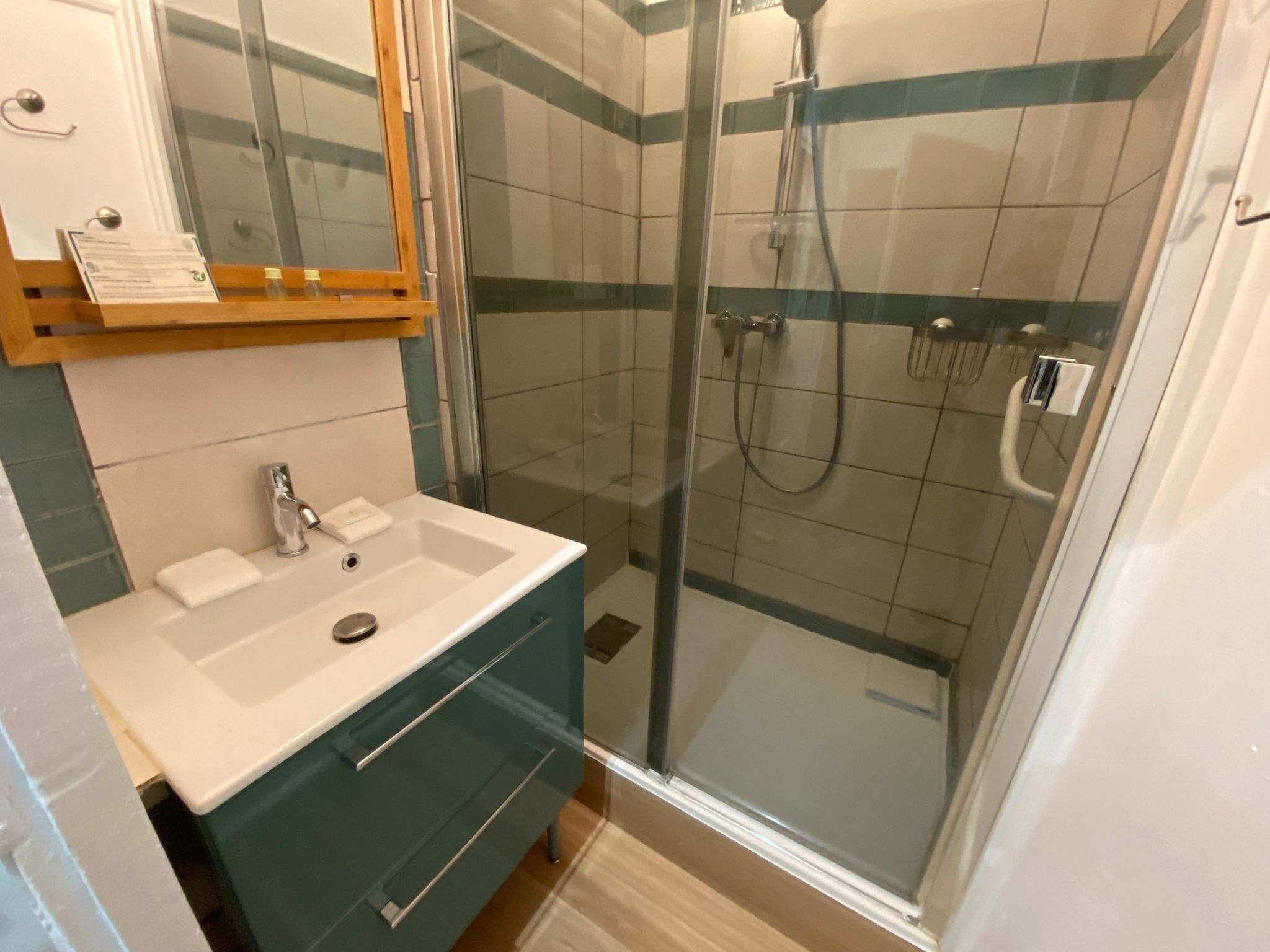 Secador de pelo y toallas