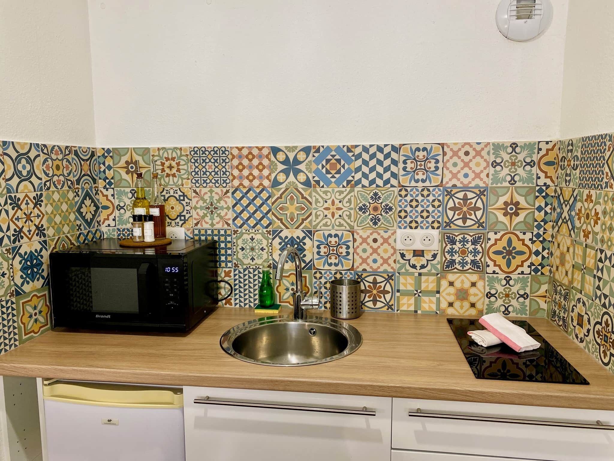 Fridge, microwave, toaster, cookware/dishes/utensils