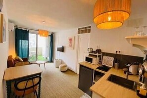 Unclassified image, 2 of 23, button - "Port Vauban "Superb T2 station side Parking Clim Wifi Terrace (Sète)