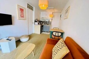 Unclassified image, 5 of 23, button - "Port Vauban "Superb T2 station side Parking Clim Wifi Terrace (Sète)