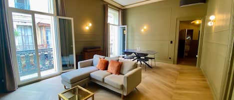 Télévision, cheminée