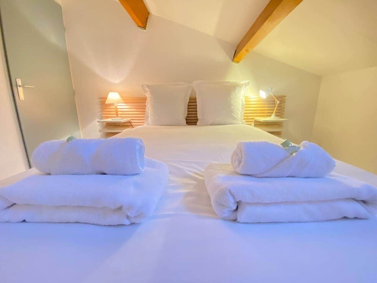 2 bedrooms, iron/ironing board, bed sheets