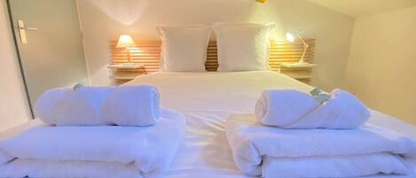 2 bedrooms, iron/ironing board, bed sheets