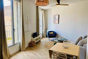 Unclassified image, 2 of 14, button - "Le Carnot" Nice T2 in town center, wifi (Sète)