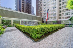 Property grounds - Live Downtown 2BR Apartment W/ 2 TV near Downtown (Santiago)