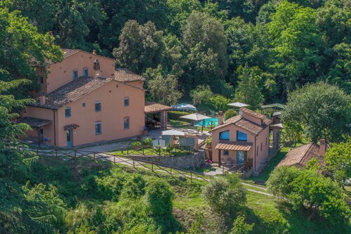 Podere Bagnoli farmhouse with swimming pool and sea view