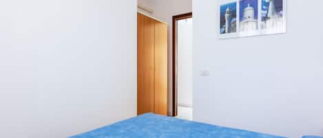 3 bedrooms, iron/ironing board