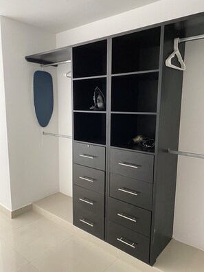 Unclassified image, 3 of 11, button