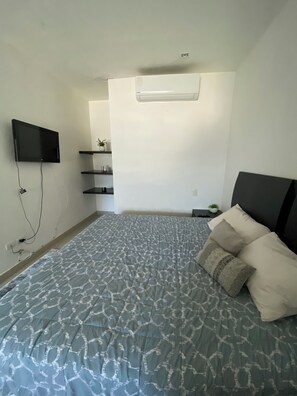 1 bedroom, iron/ironing board, free WiFi, bed sheets - Comfortable centrally located studio w/alberca (Cancún)