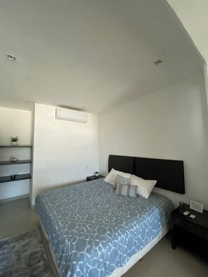 1 bedroom, iron/ironing board, free WiFi, bed sheets - Comfortable centrally located studio w/alberca (Cancún)