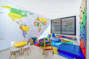 Children’s area - City Light W/ 2BR, Pool & Gym Near Costanera Center (Providencia)