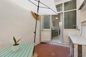 Interior - Studio Apartment 'Monolocale Il Cortiletto 21' with Shared Terrace, Wi-Fi and Air Conditioning (Marsala)