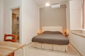 1 bedroom, iron/ironing board, WiFi, bed sheets - Studio Apartment 'Monolocale Il Cortiletto 21' with Shared Terrace, Wi-Fi and Air Conditioning (Marsala)