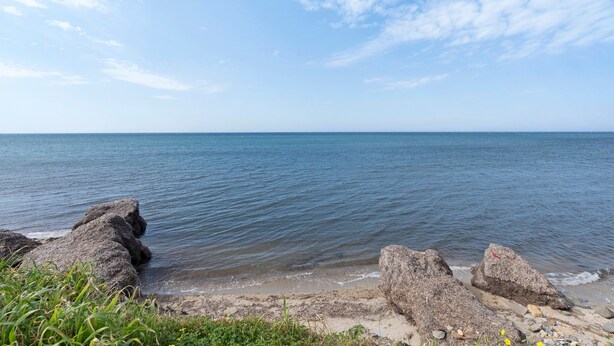 A coastal landscape with large rocks and calm water. - Apartment 'Superior  Il Cortiletto 21' with Shared Terrace, Wi-Fi and Air Conditioning (Marsala)