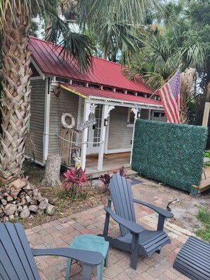 Unclassified image, 2 of 34, button