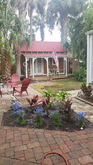 Unclassified image, 3 of 34, button