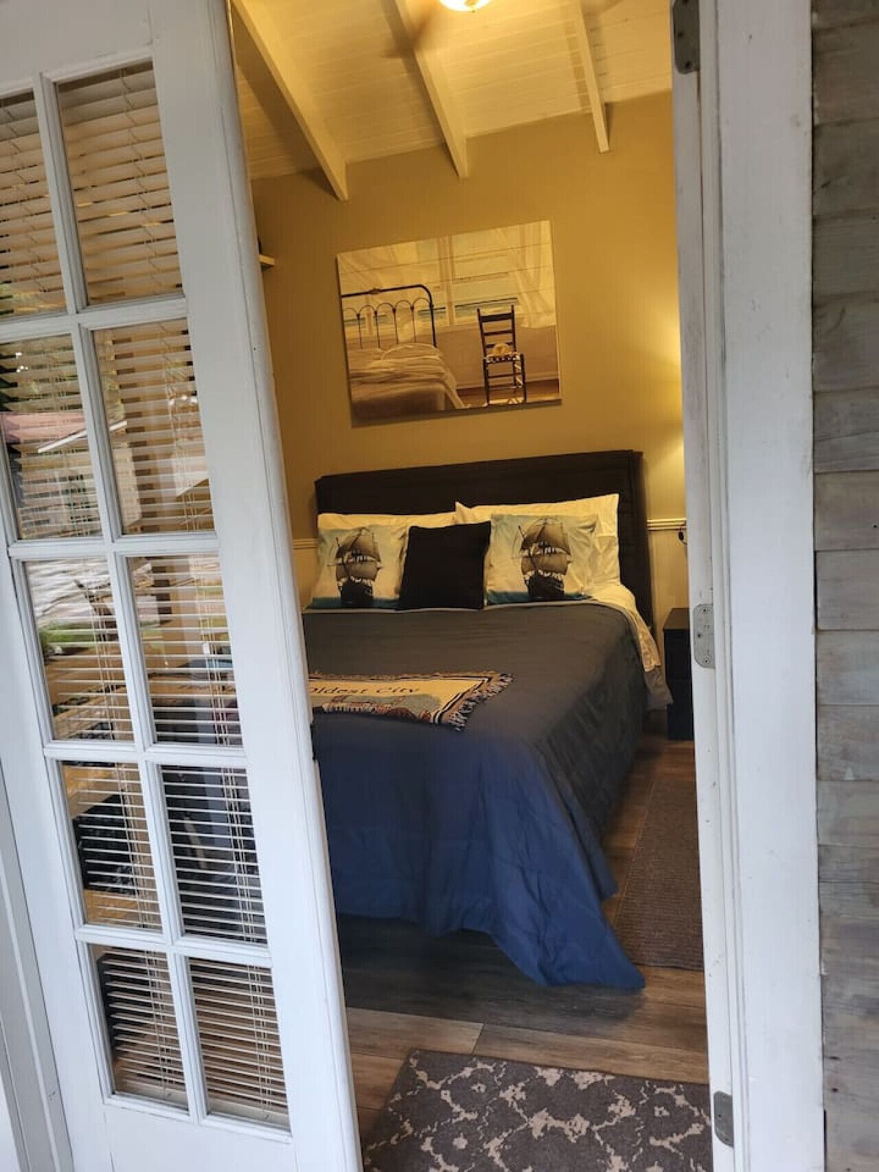 Bureau, fer et planche à repasser, Wi-Fi, draps fournis