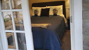 Bureau, fer et planche Ă repasser, Wi-Fi, draps fournis