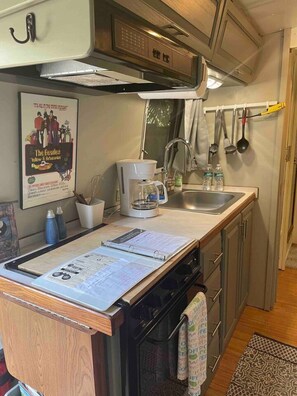 Fridge, microwave, stovetop, coffee/tea maker - Yellow Submarine  II (St. Augustine)