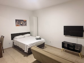 1 slaapkamer, een strijkplank/strijkijzer, wifi, beddengoed