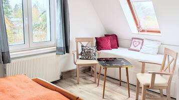 1 dormitorio, tabla de planchar con plancha, wifi y ropa de cama