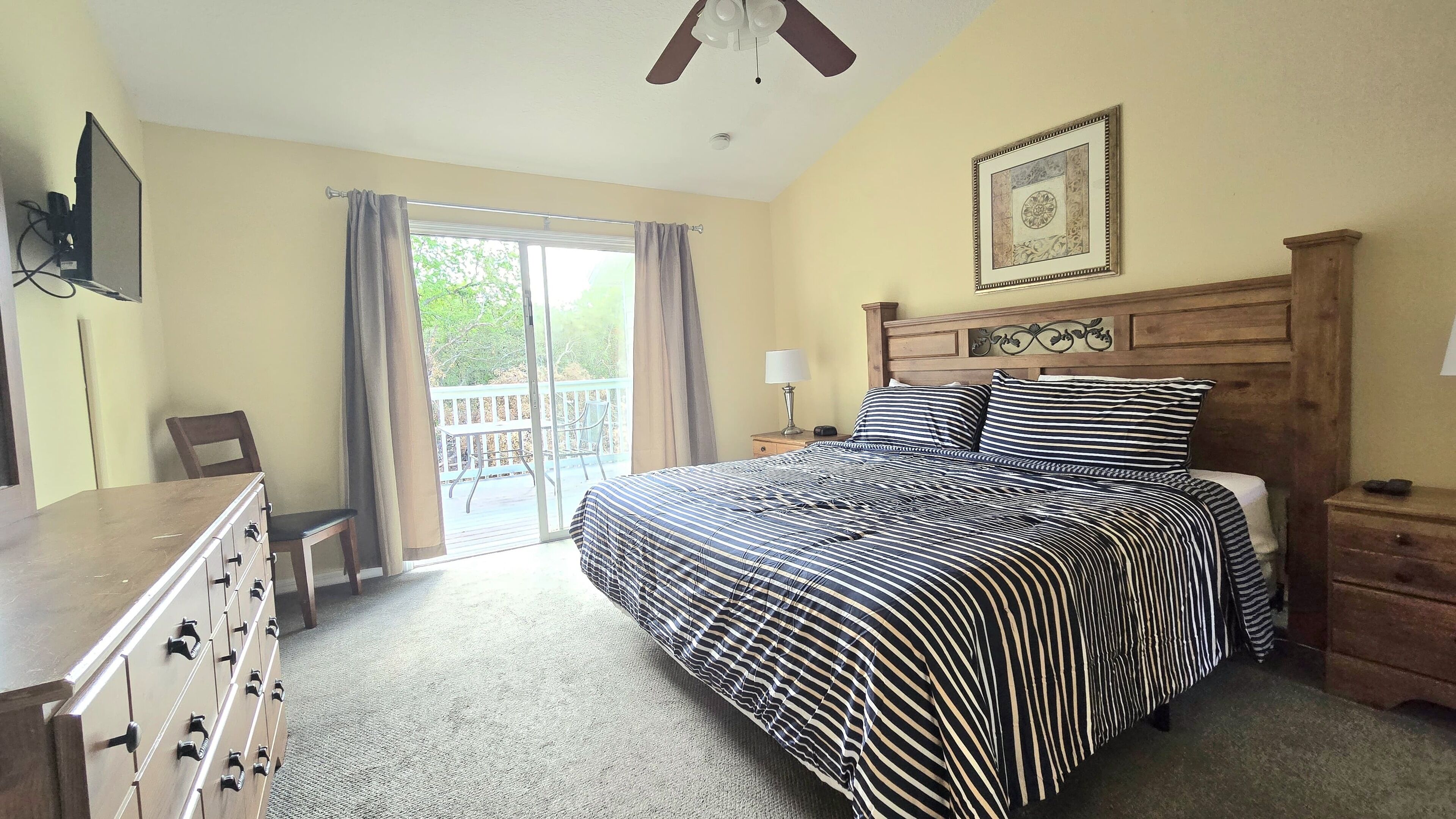 Iron/ironing board, free WiFi, bed sheets