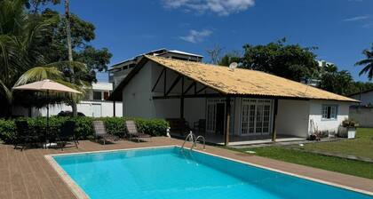 3 min walk from the beach. Cozy house with barbecue and pool for families.