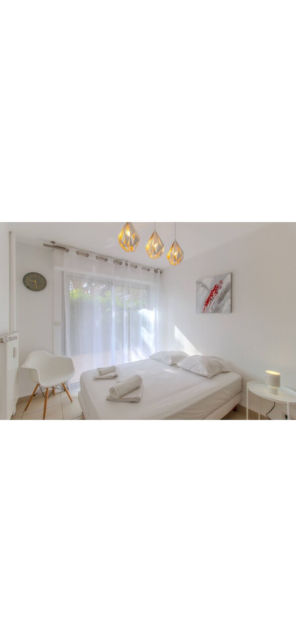 Unclassified image, 1 of 11, button