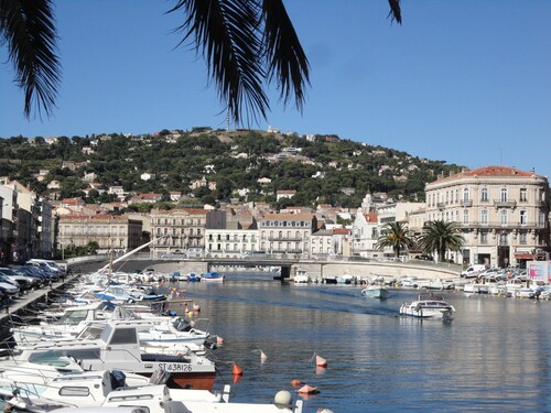 Beach Escape in Sète – Steps from Corniche and Lazaret Beaches, Sea View, Parking