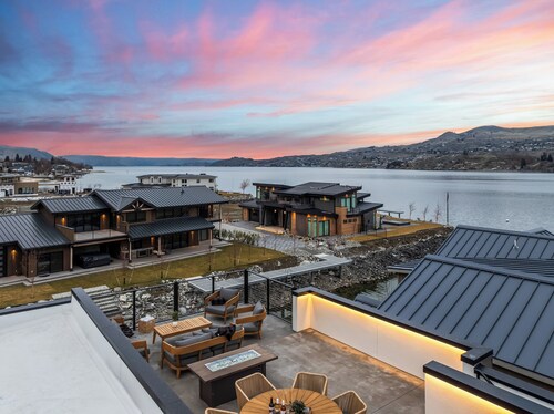 *NEW Lakefront Luxury | Rooftop Deck, Views, Dock, Hot Tub & Spa Amenities